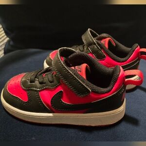 Nike Kids Black & Red Velcro Low-Top Sneakers
